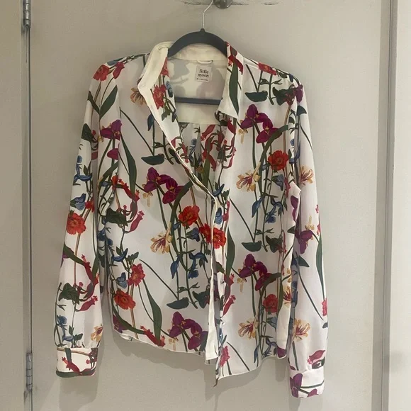 Aritzia little moon button up top size M - Picture 2 of 2